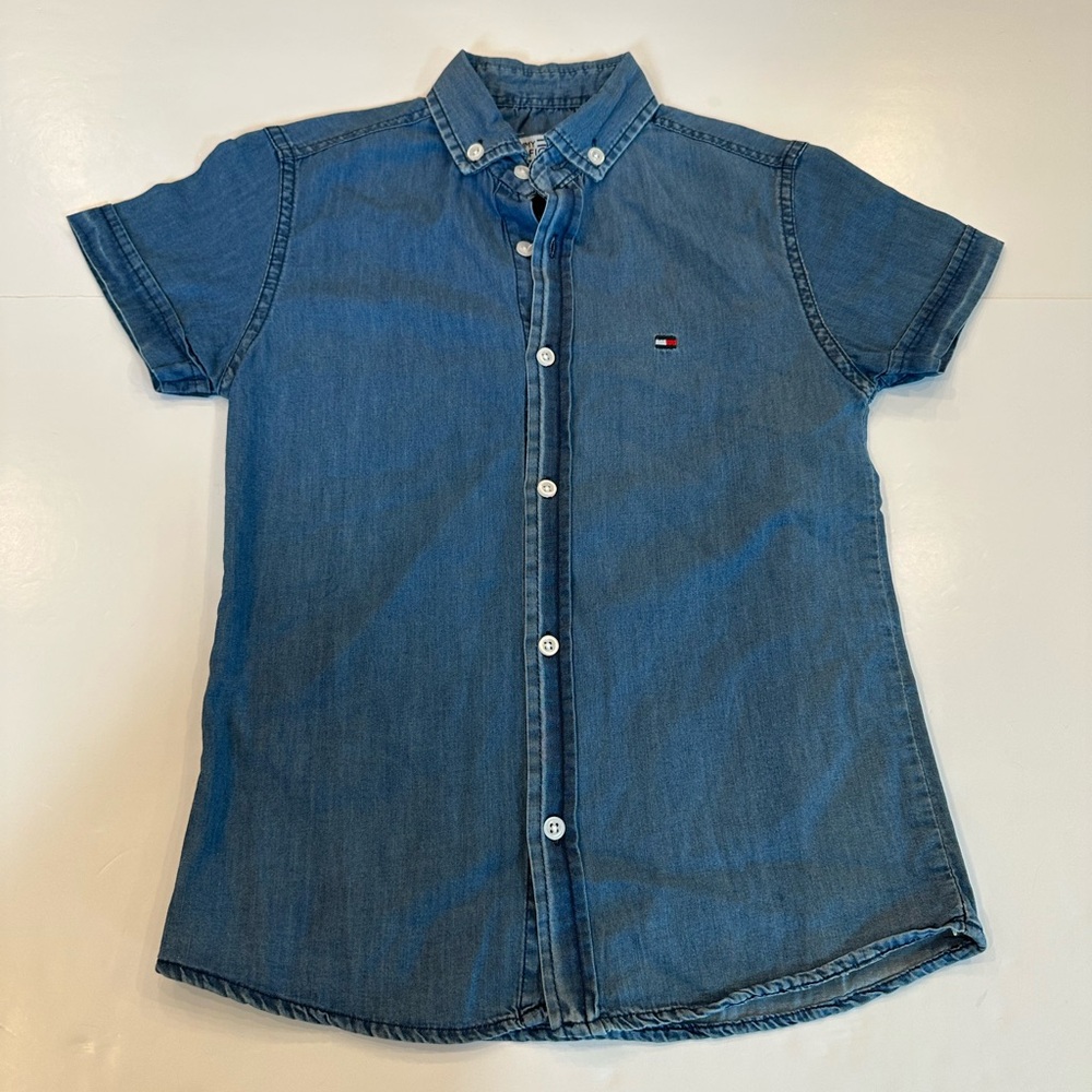 3/20$ Tommy Hilfiger Boys Blue Button Down Chambray Shirt size 7-8 years